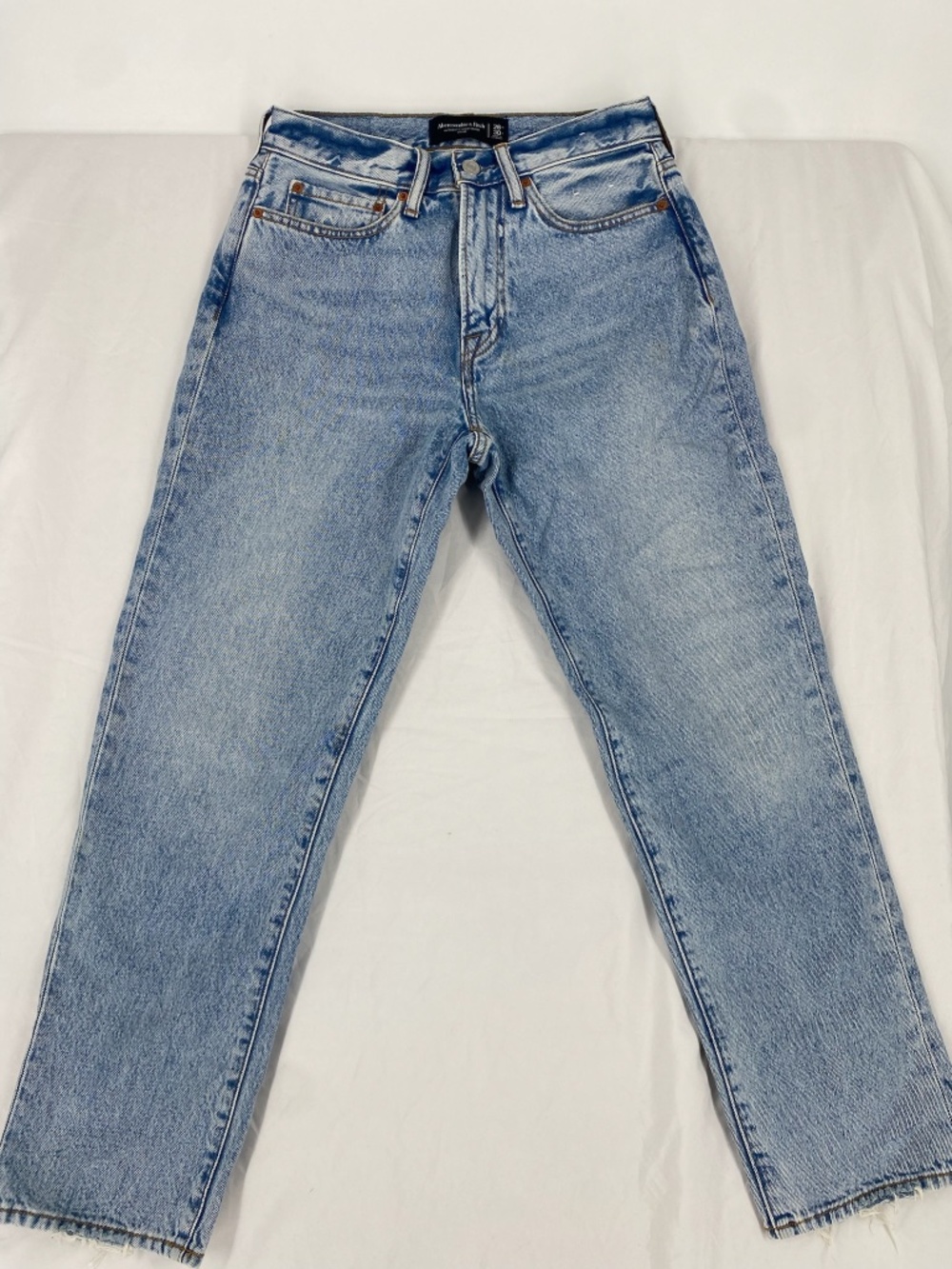 Abercrombie & Fitch Rigid Denim Loose Jeans – medium Wash – Size 28W x 30L